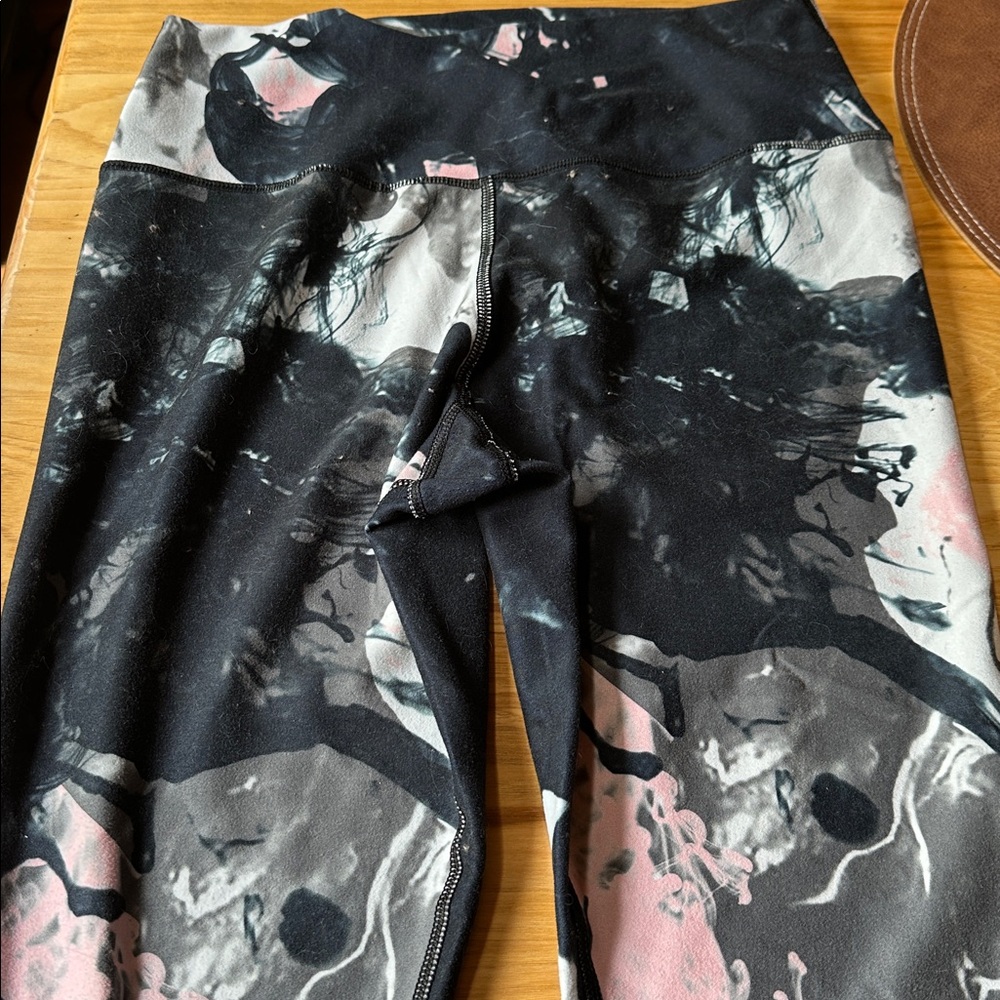 Women’s Scorpio SOL black, pink & white printed Leggings - M